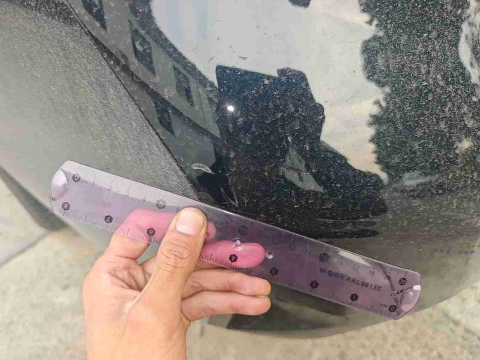 后保险杠拆卸痕迹实拍