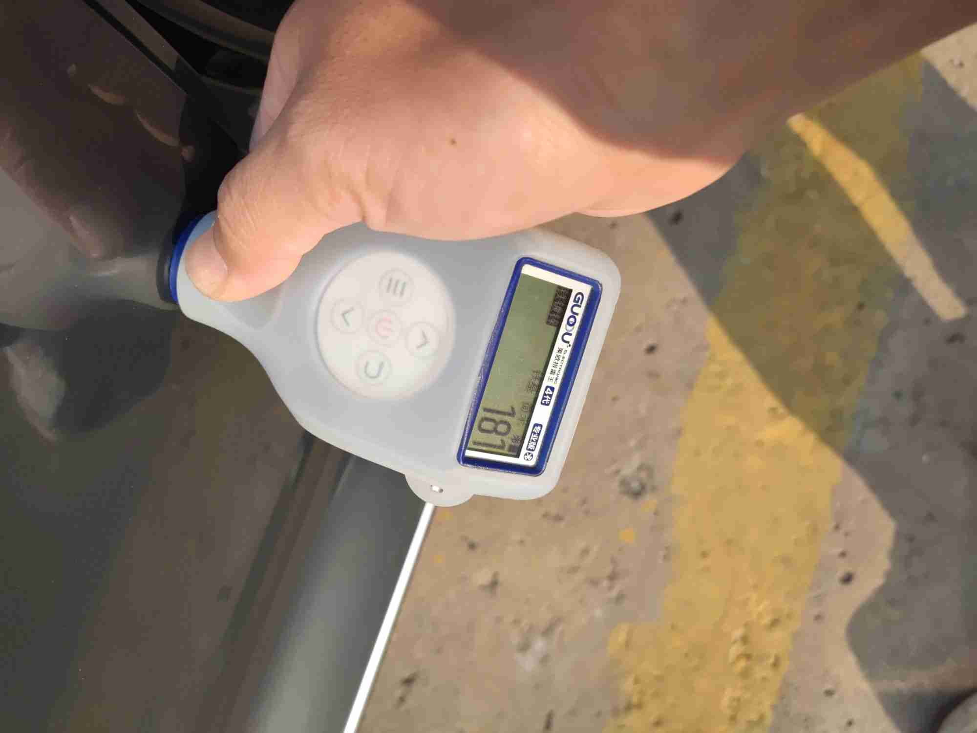 车辆右侧后门漆面实拍