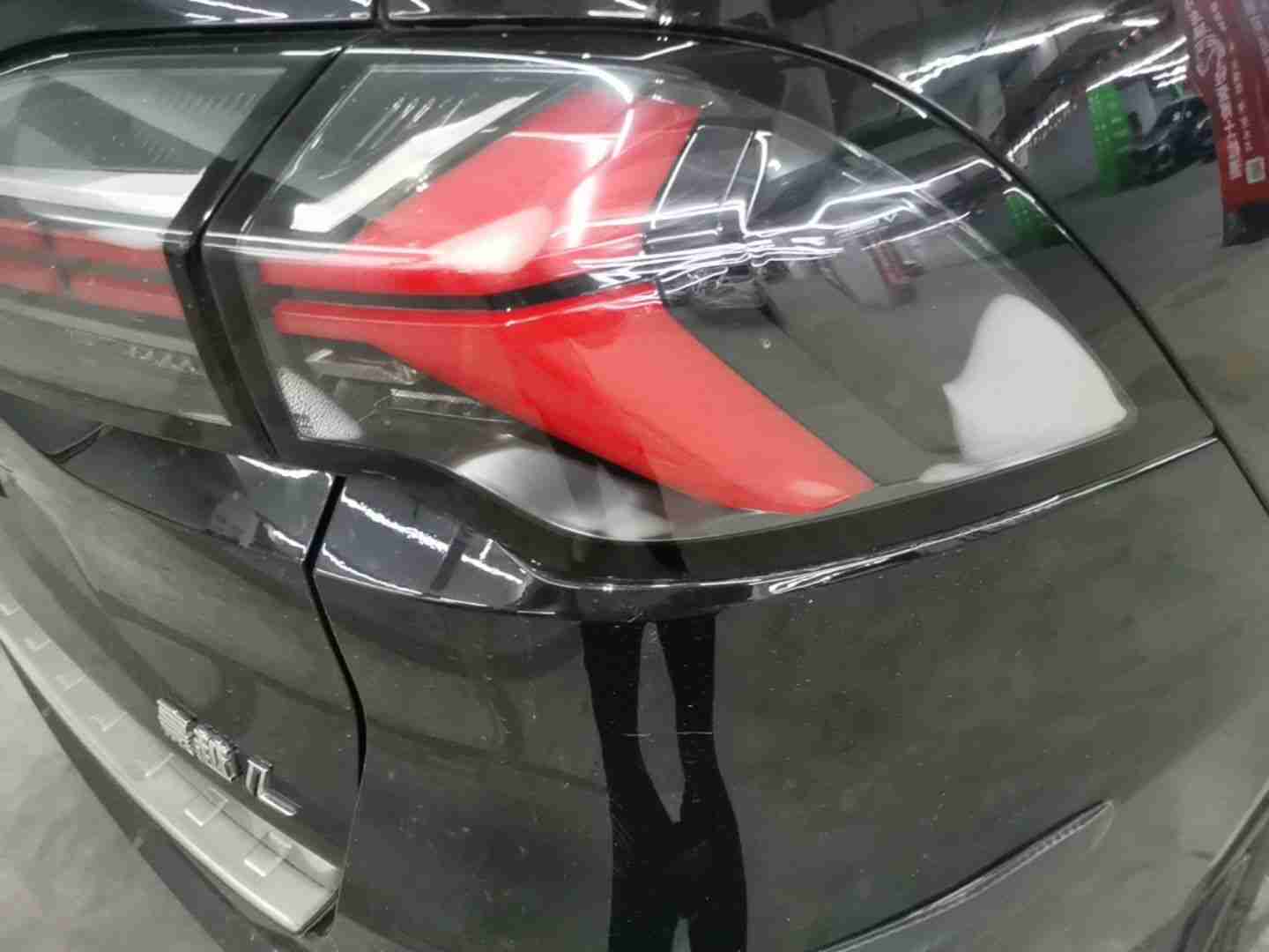 右后尾灯内部水雾实拍