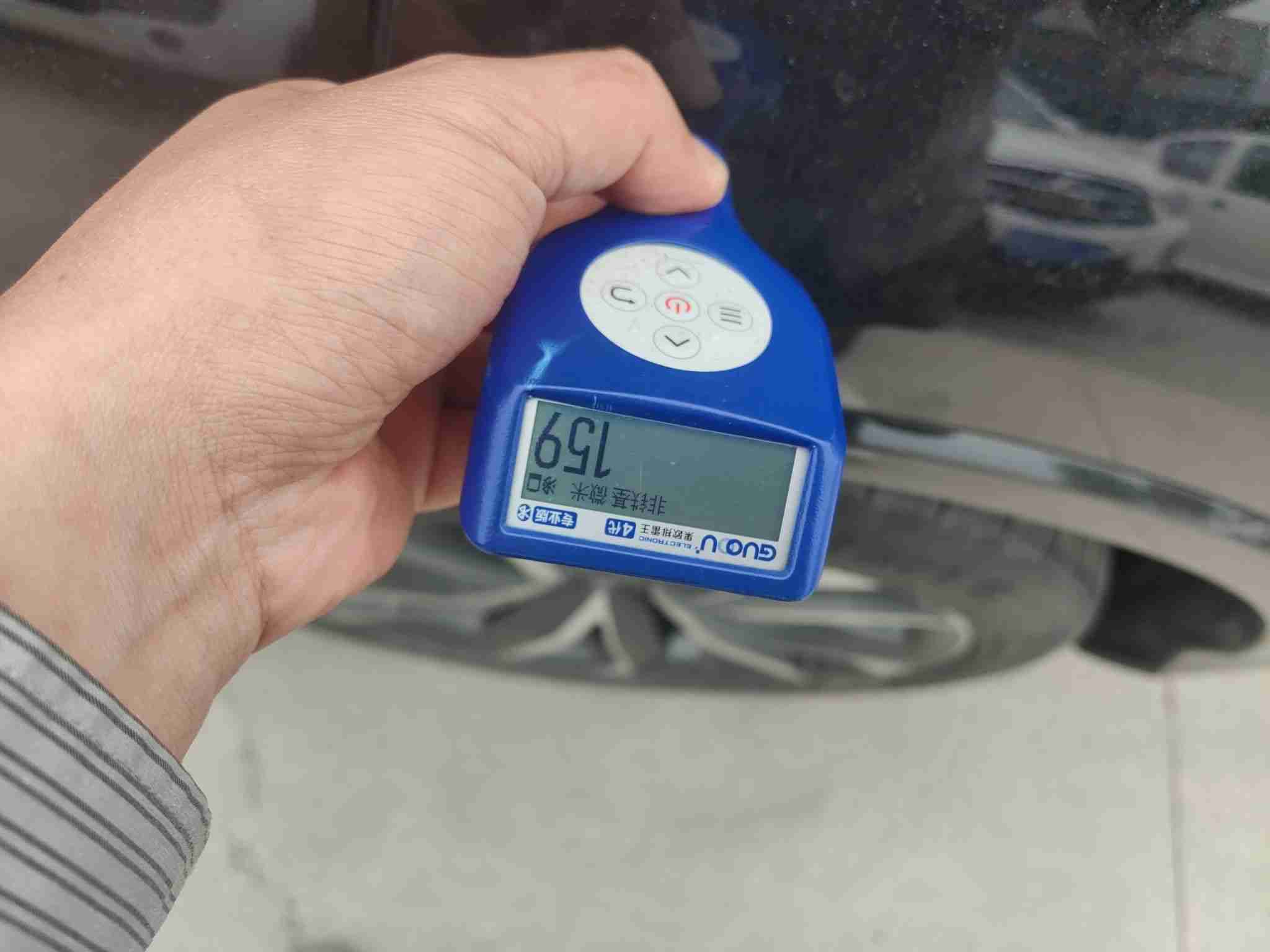 左后翼子板喷漆修复痕迹实拍
