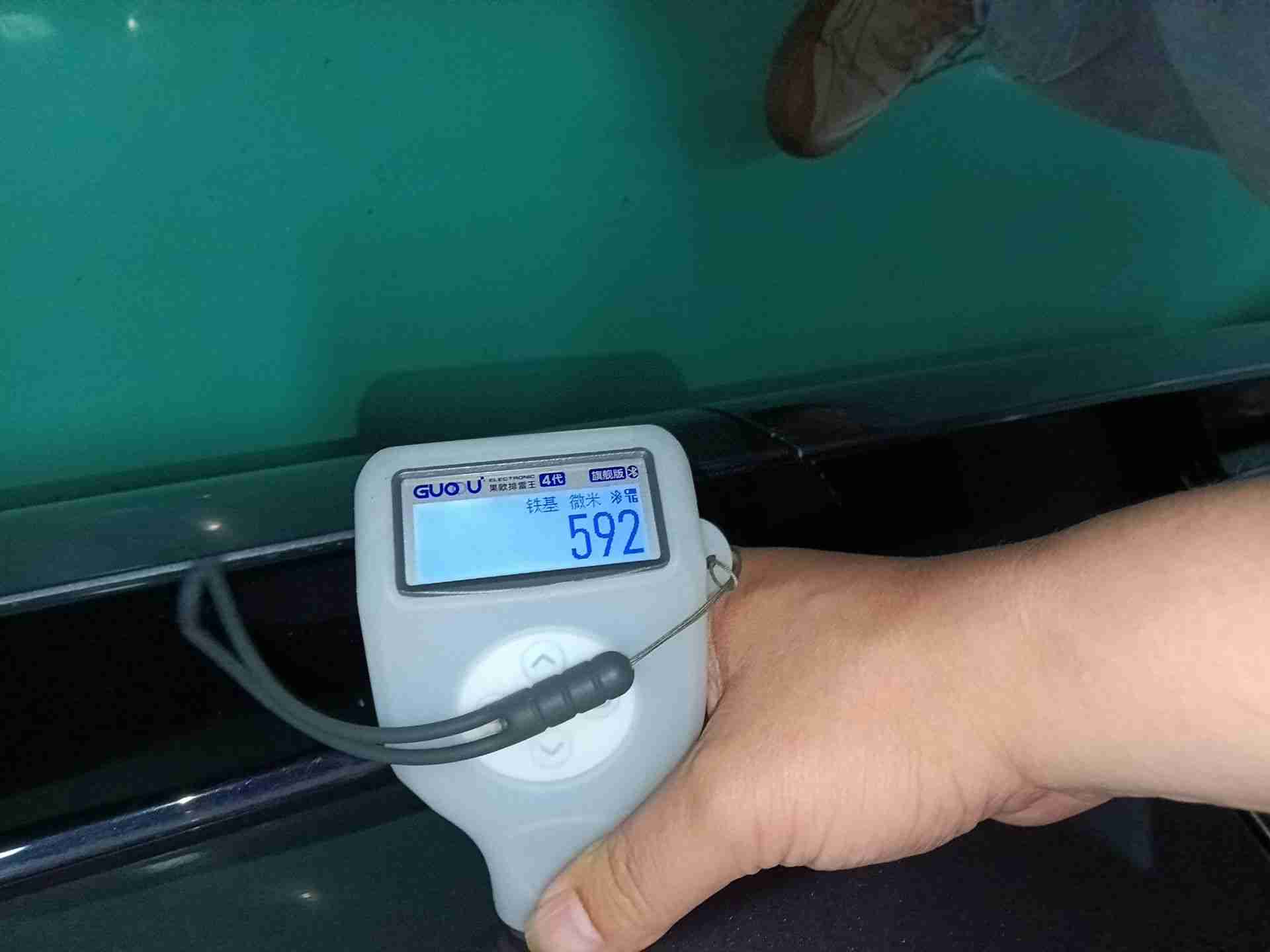 左侧后门漆面修复痕迹实拍