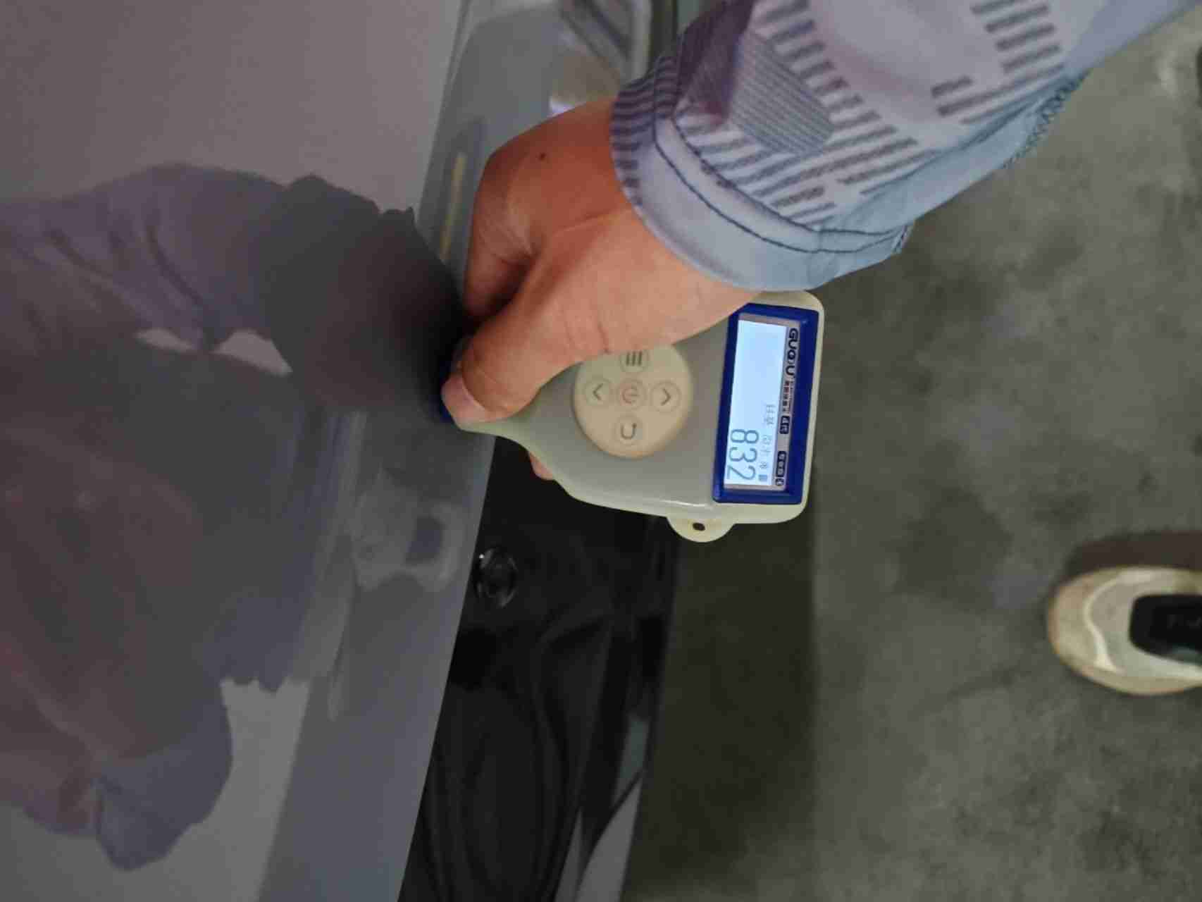 后备箱盖钣金痕迹实拍