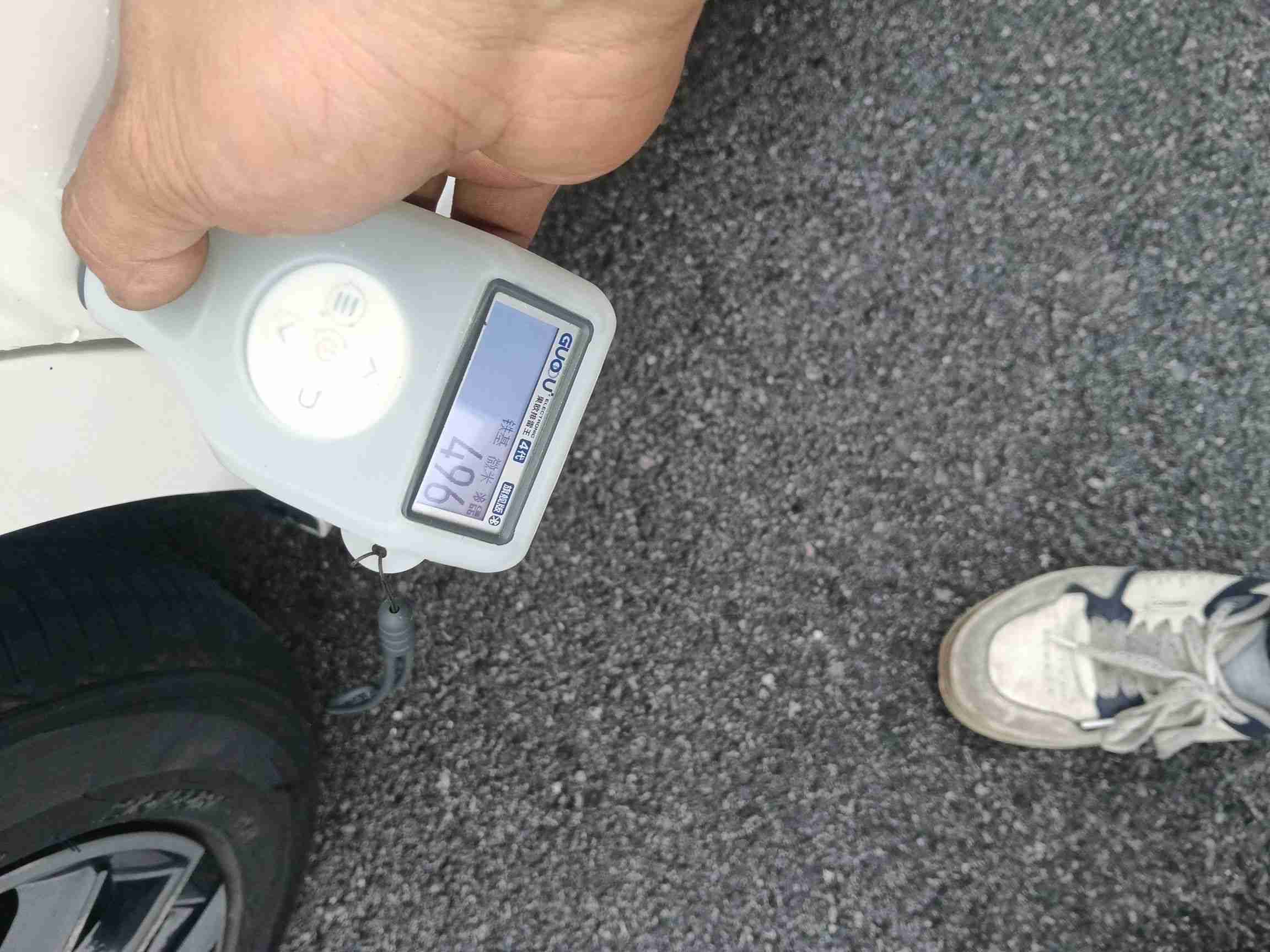 右后门漆面钣金痕迹实拍
