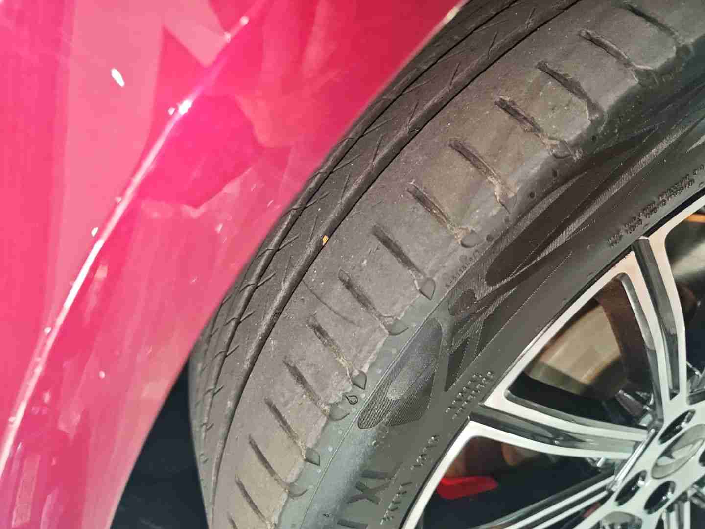 左前轮胎磨损情况实拍