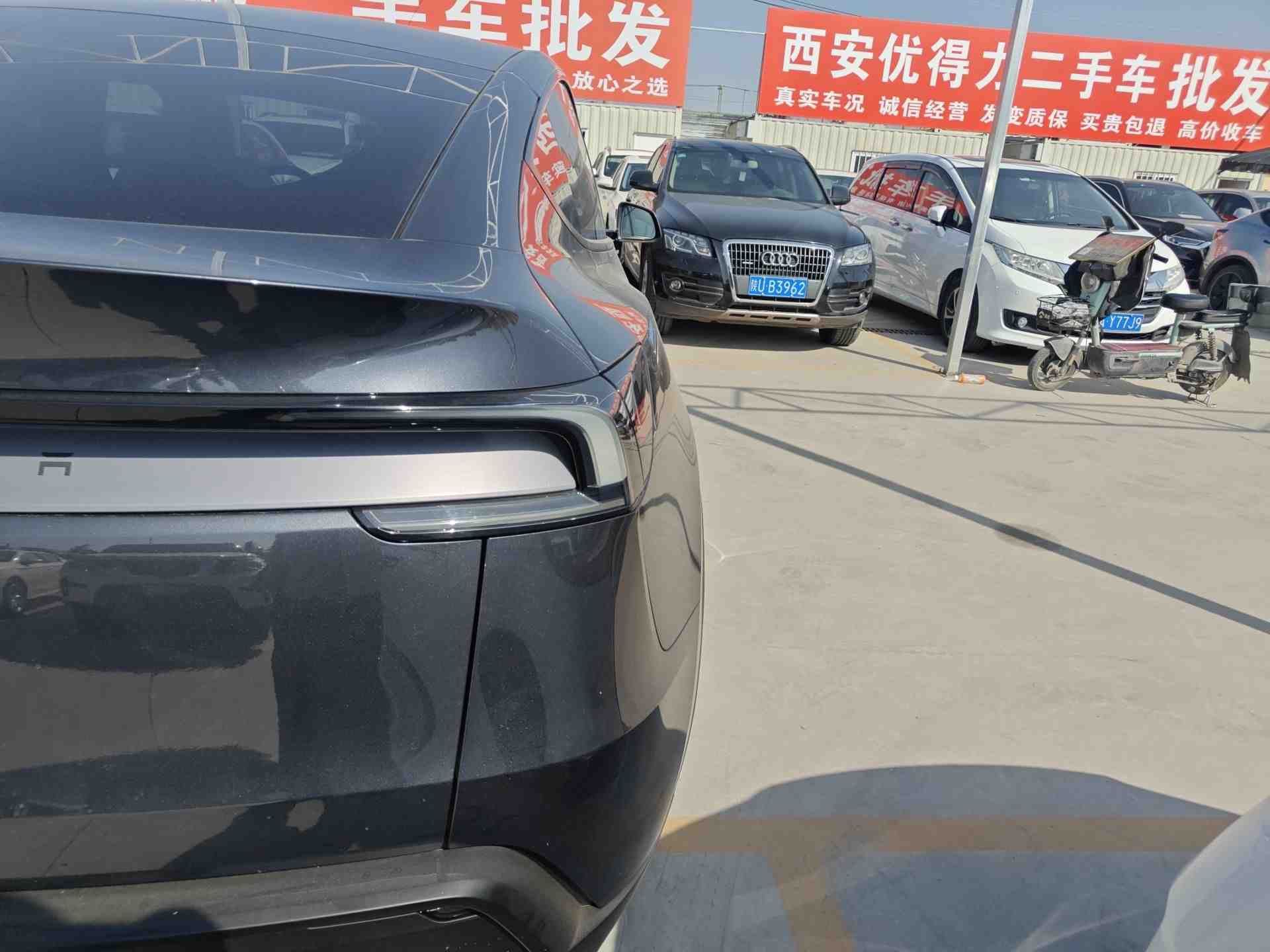 右后尾灯更换维修痕迹实拍