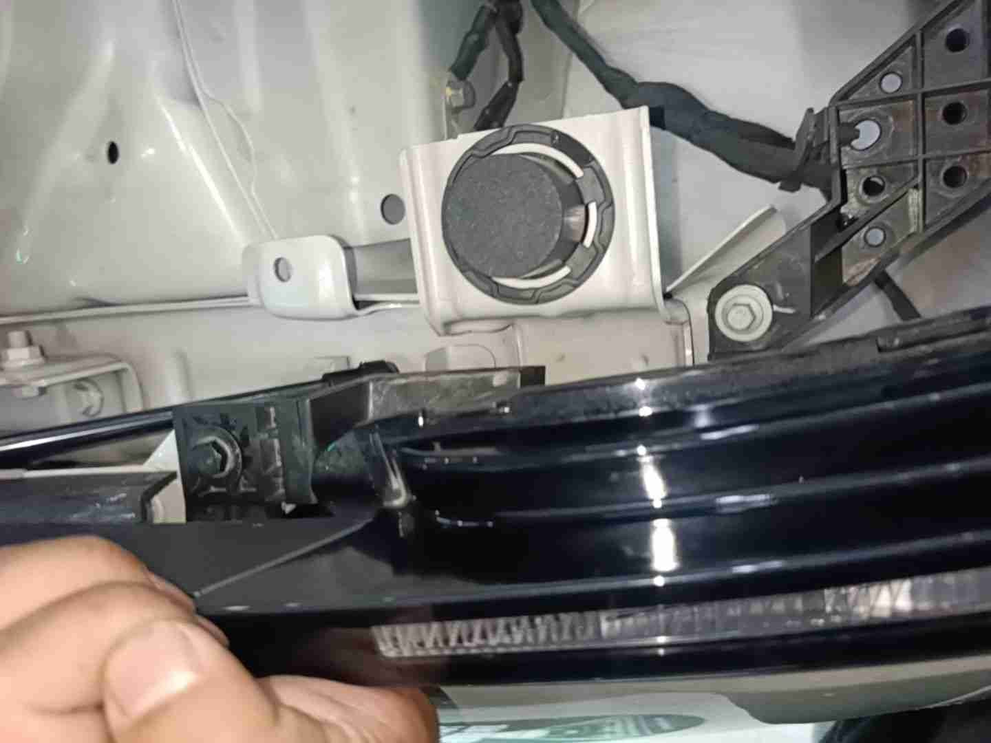 右前大灯维修痕迹实拍