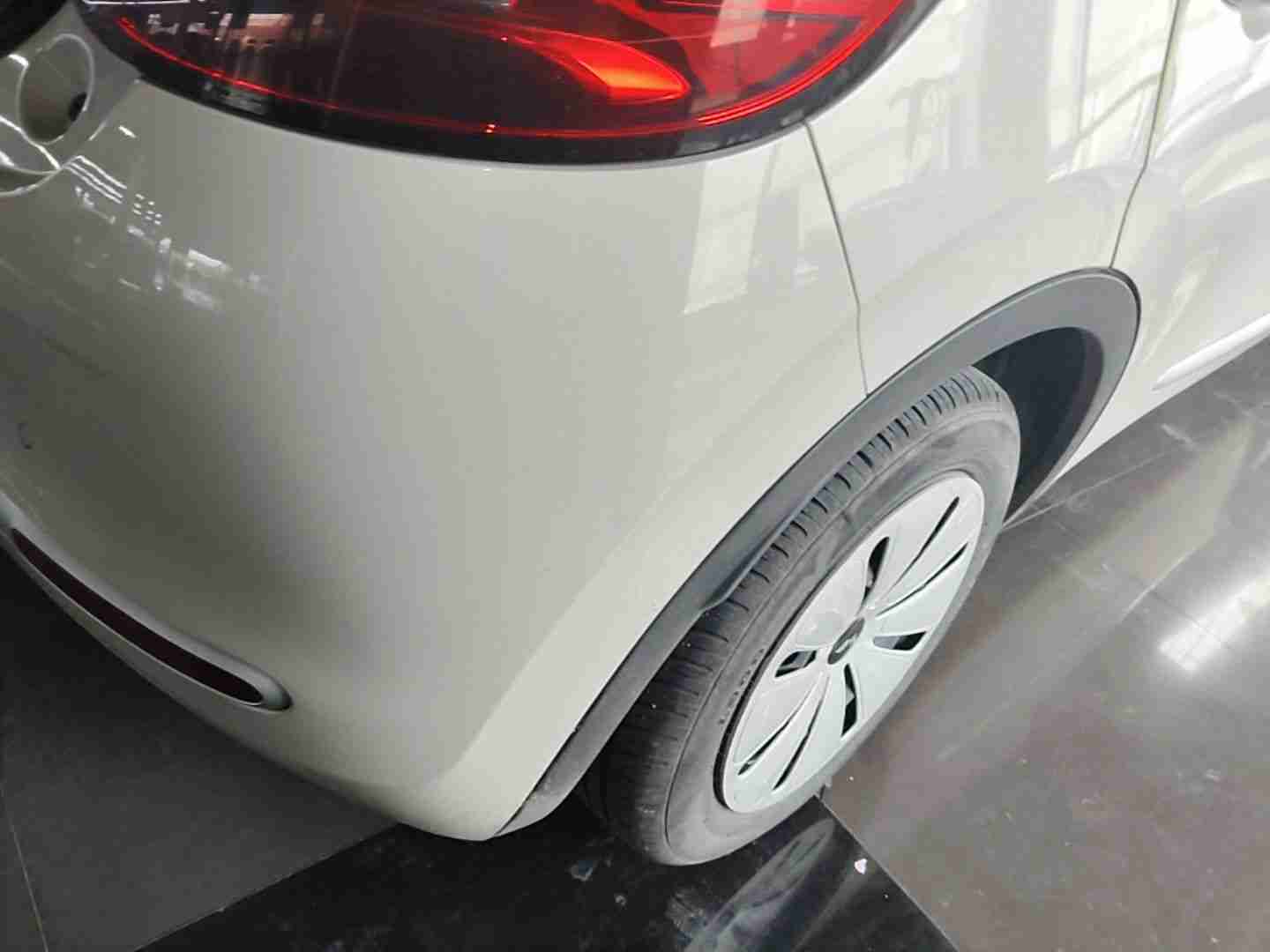 后保险杠安装异常实拍