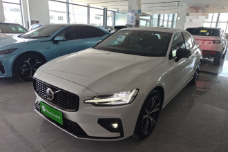 沃尔沃S60 2025款 B5 智雅运动版