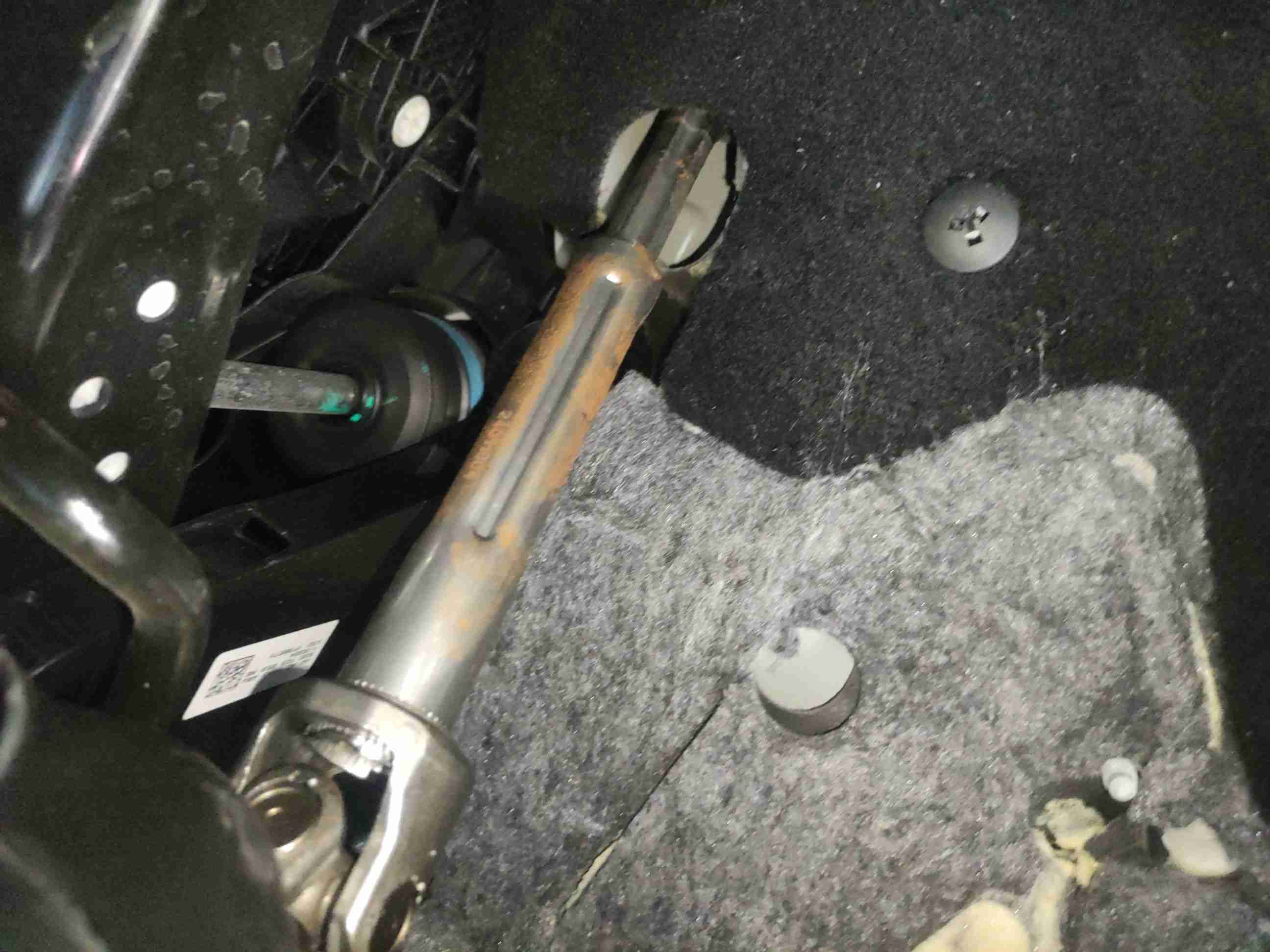 转向柱轻微锈渍实拍