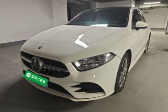 奔驰A级 2022款 改款 A 180 L 运动轿车
