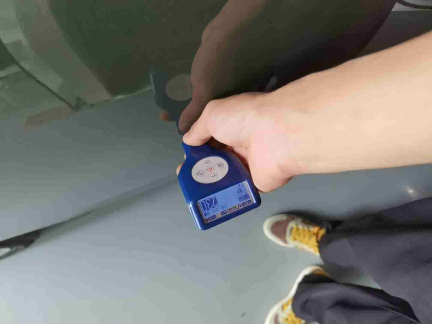 右侧后门更换及喷漆部位实拍