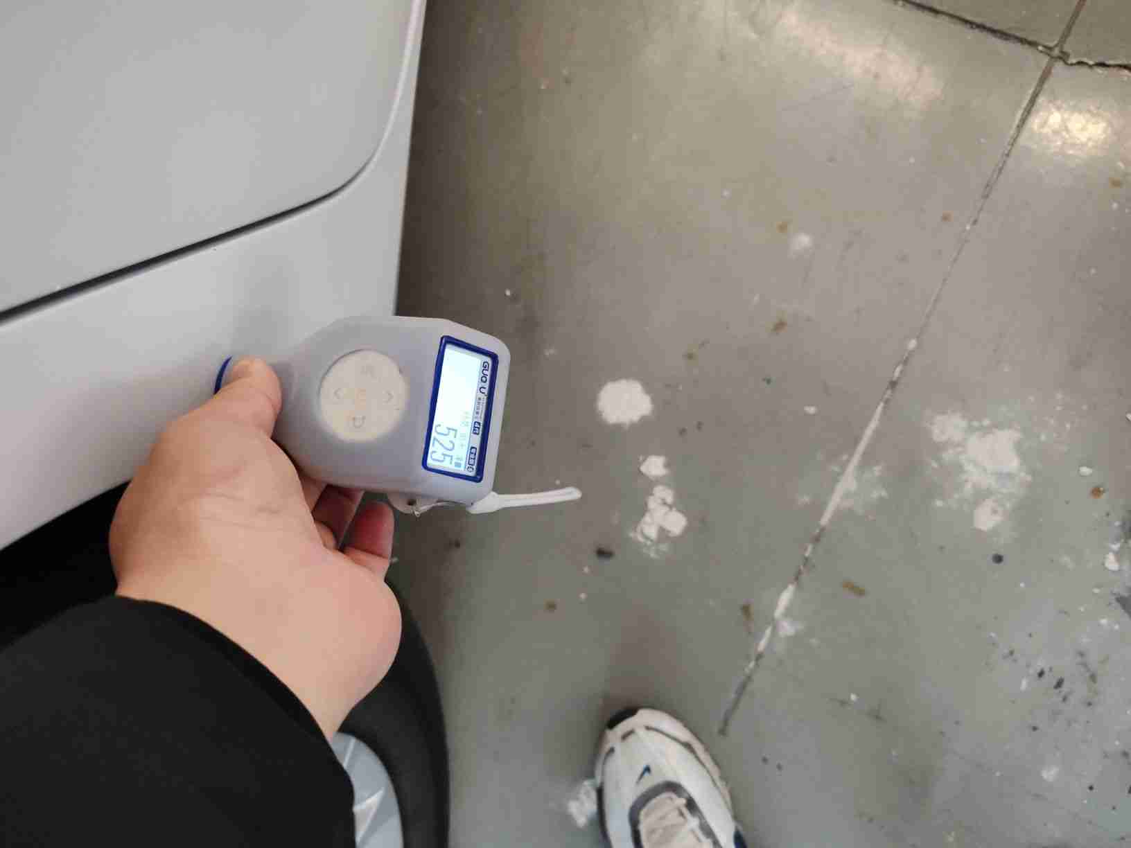 右后翼子板漆面修复情况