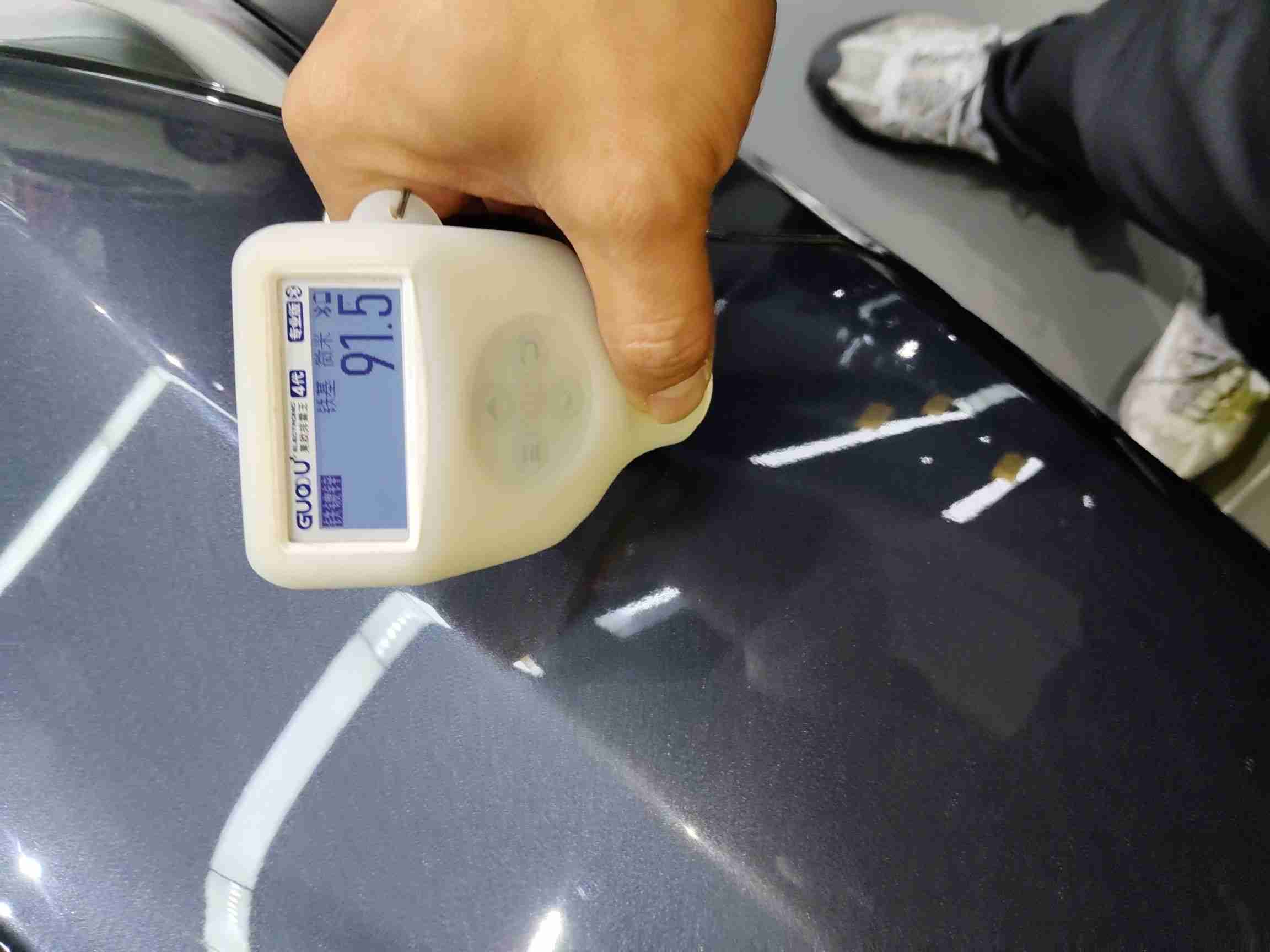 右前翼子板漆面修复痕迹实拍