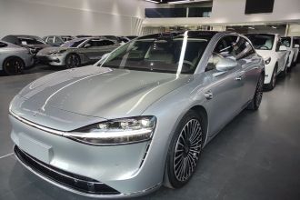 鸿蒙智行 享界S9T 2025款 增程 Ultra长续航版 (192线激光雷达）