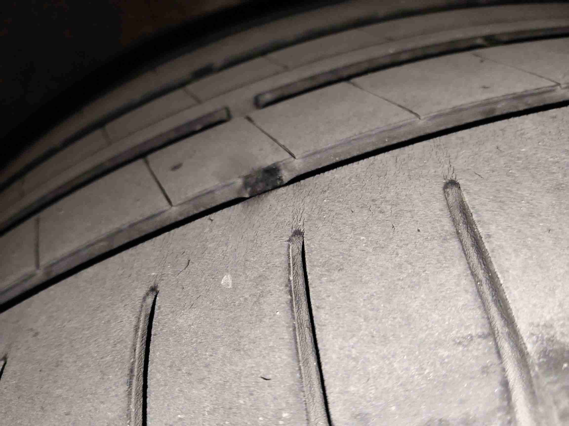 左后轮胎磨损到极限实拍