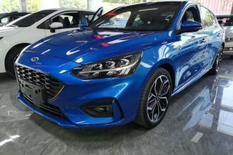 福特 福克斯 2021款 三厢 EcoBoost 180 自动ST Line