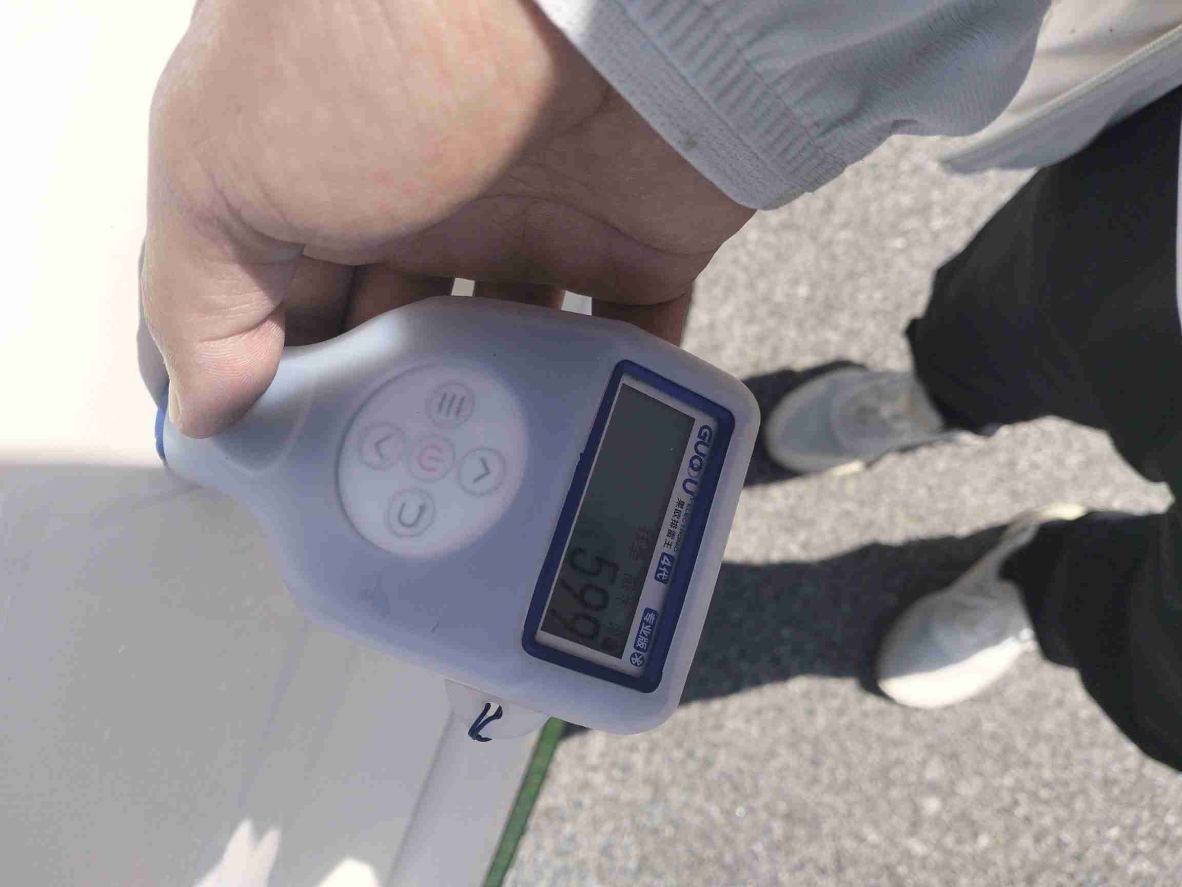 后备箱盖钣金痕迹实拍