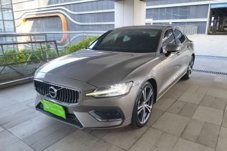 沃尔沃S60 2021款 T4 智逸豪华版