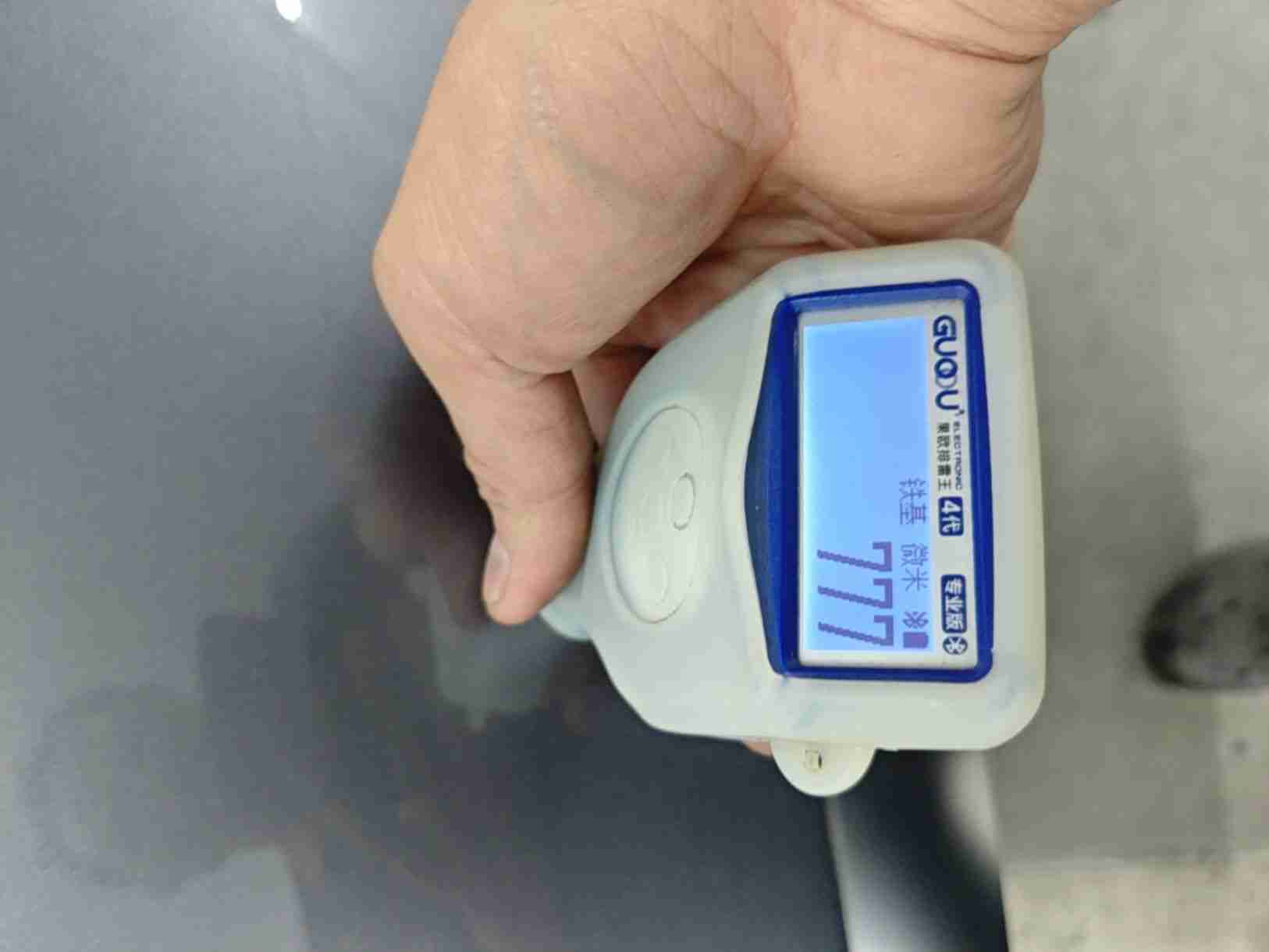 发动机舱盖钣金修复痕迹实拍