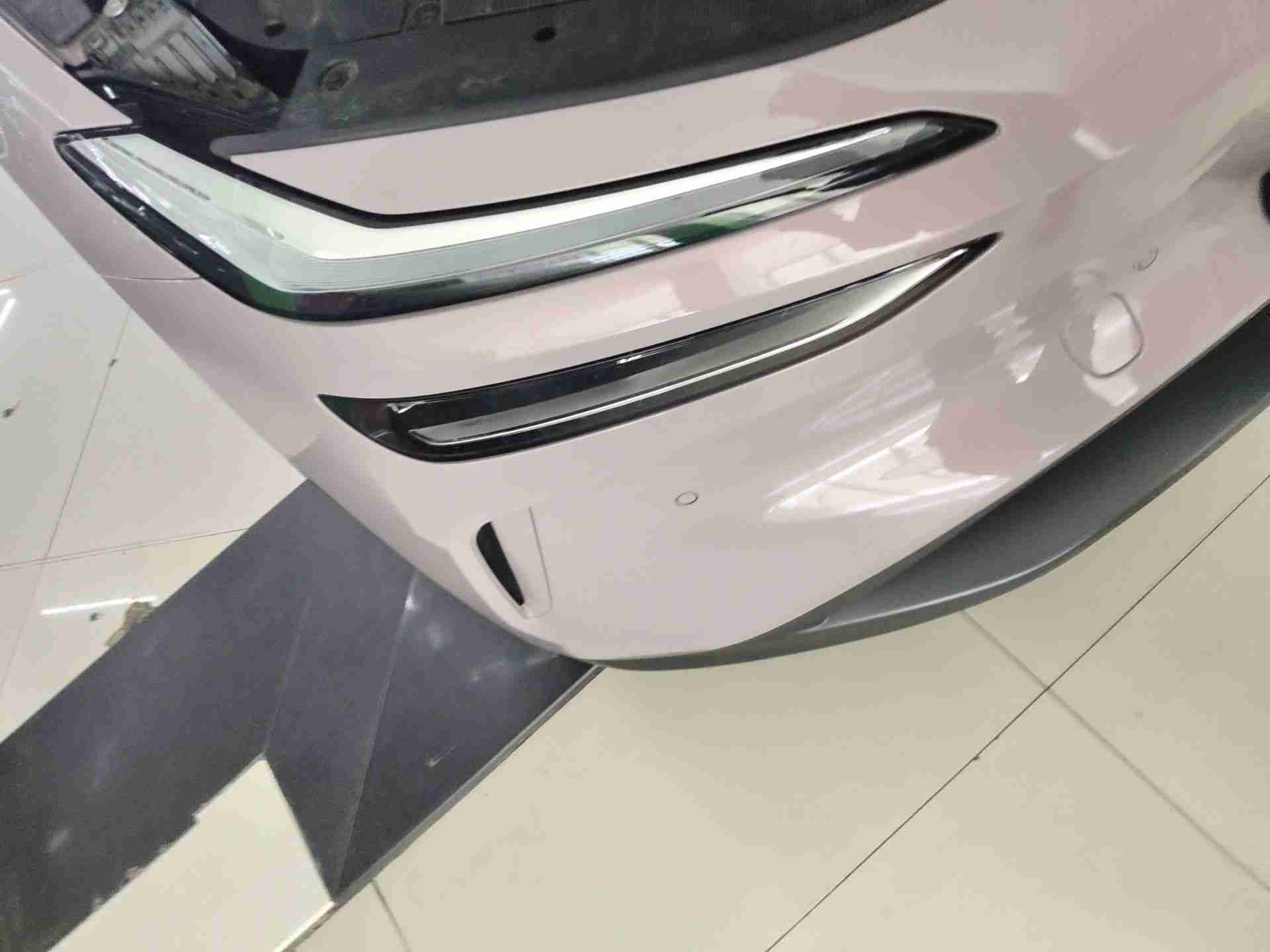 前保险杠安装异常实拍