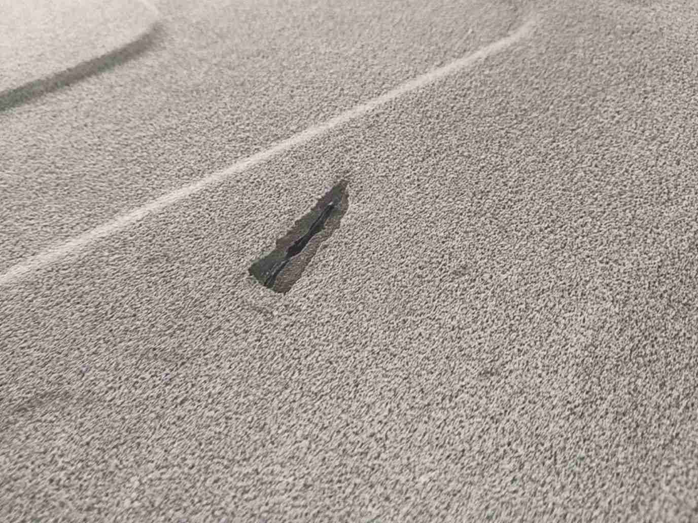 动力电池箱底护板剐蹭痕迹实拍