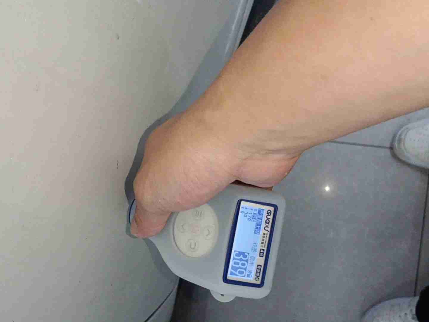左侧前门漆面状况细节展示