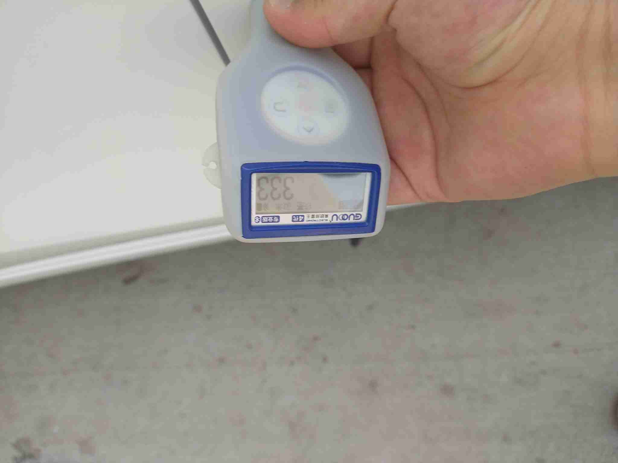 右侧前门钣金修复痕迹实拍