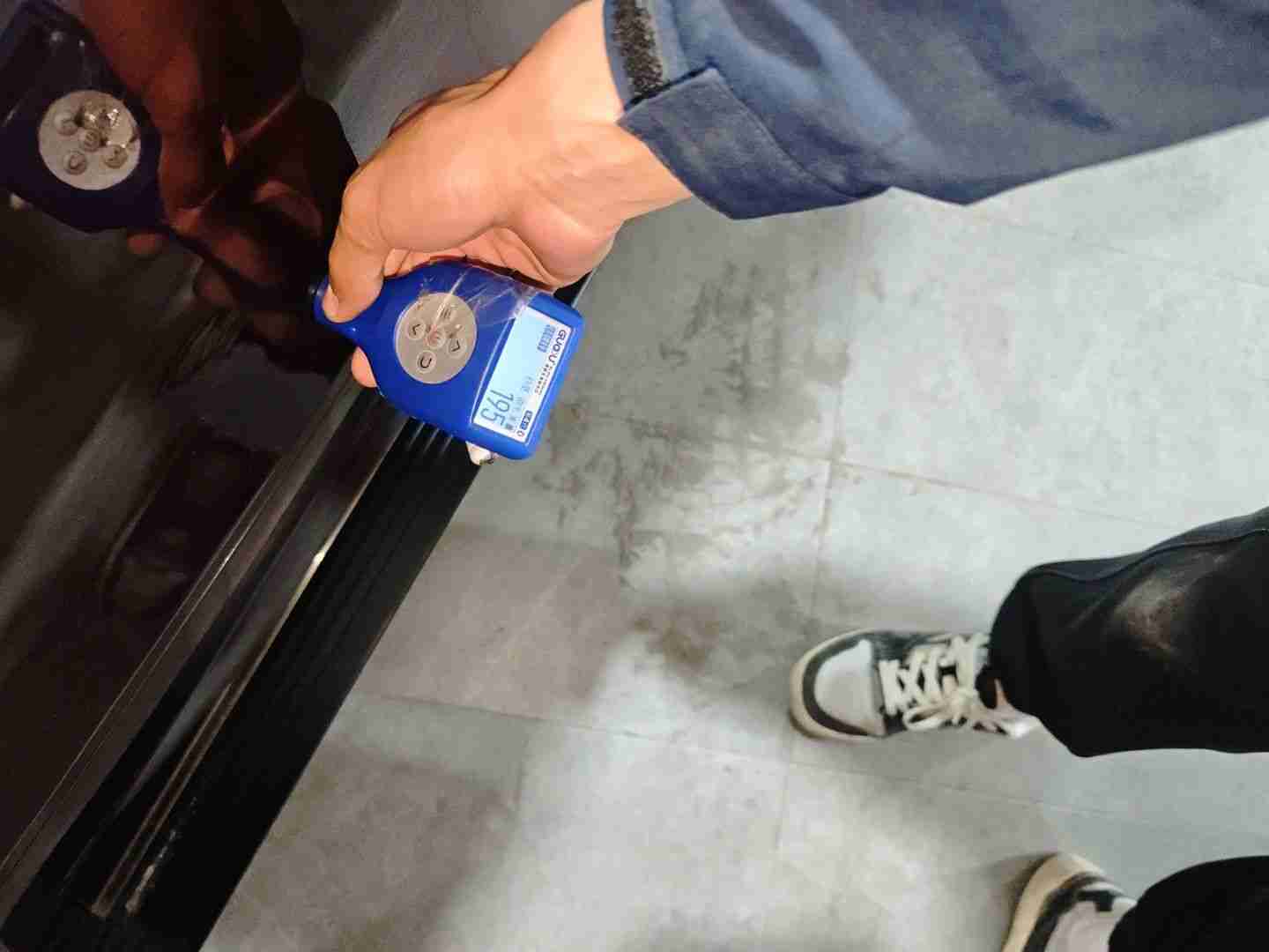 车辆右侧后门漆面状态
