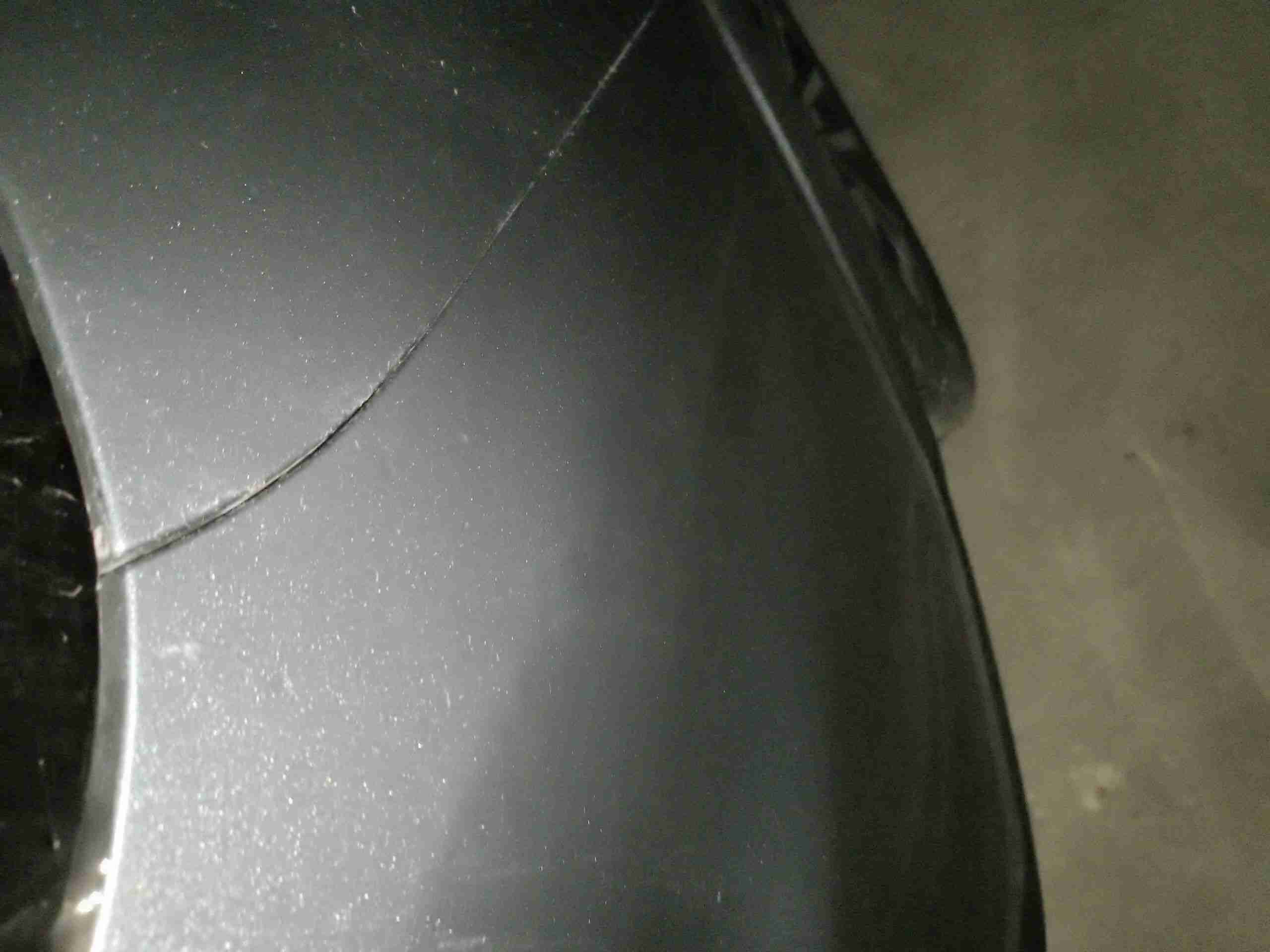 后保险杠拆卸痕迹实拍