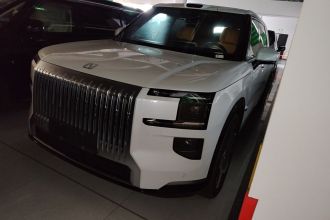 极氪9X 2025款 Ultra版 70kWh 六座