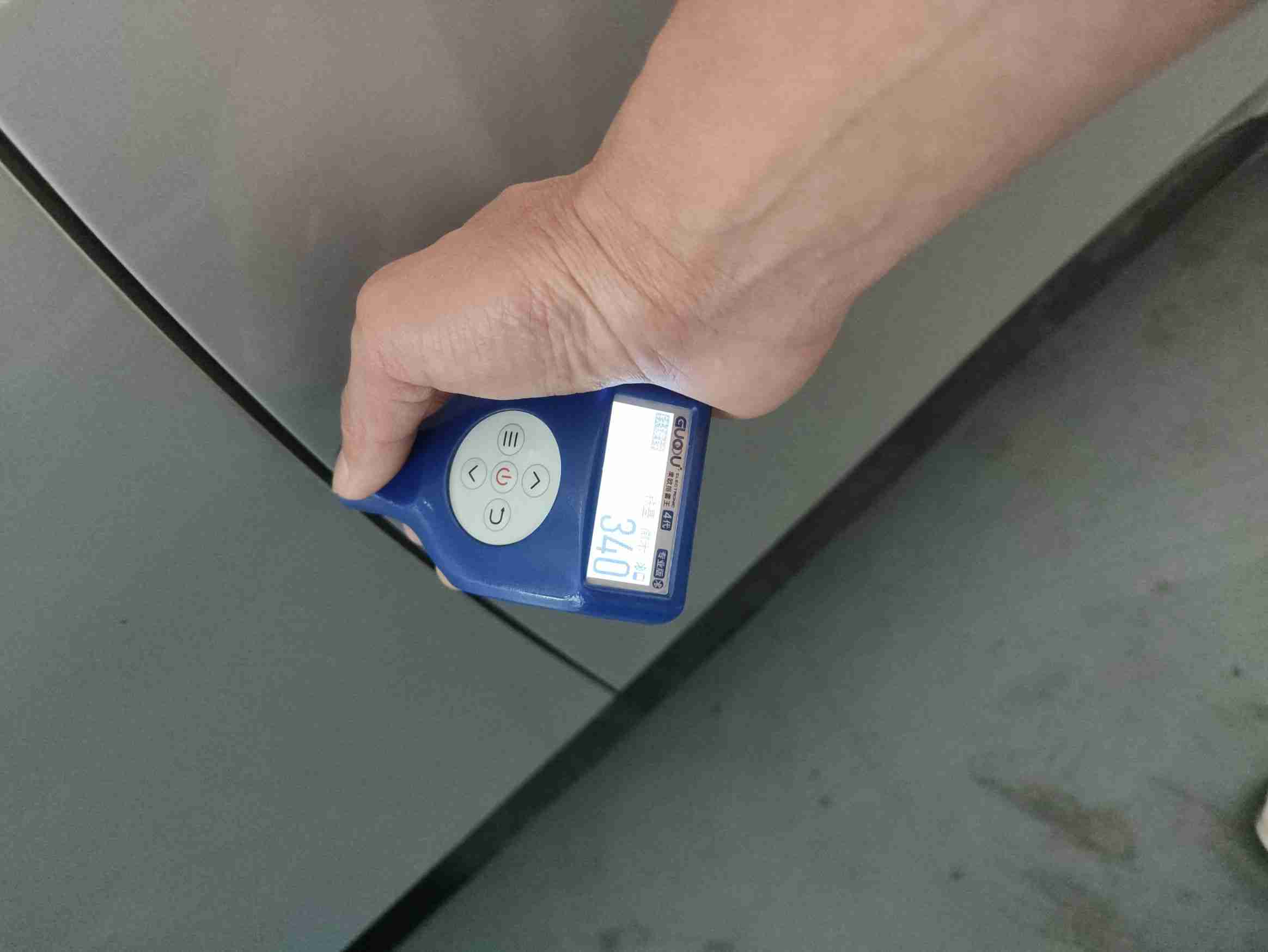 左侧后门钣金修复痕迹实拍