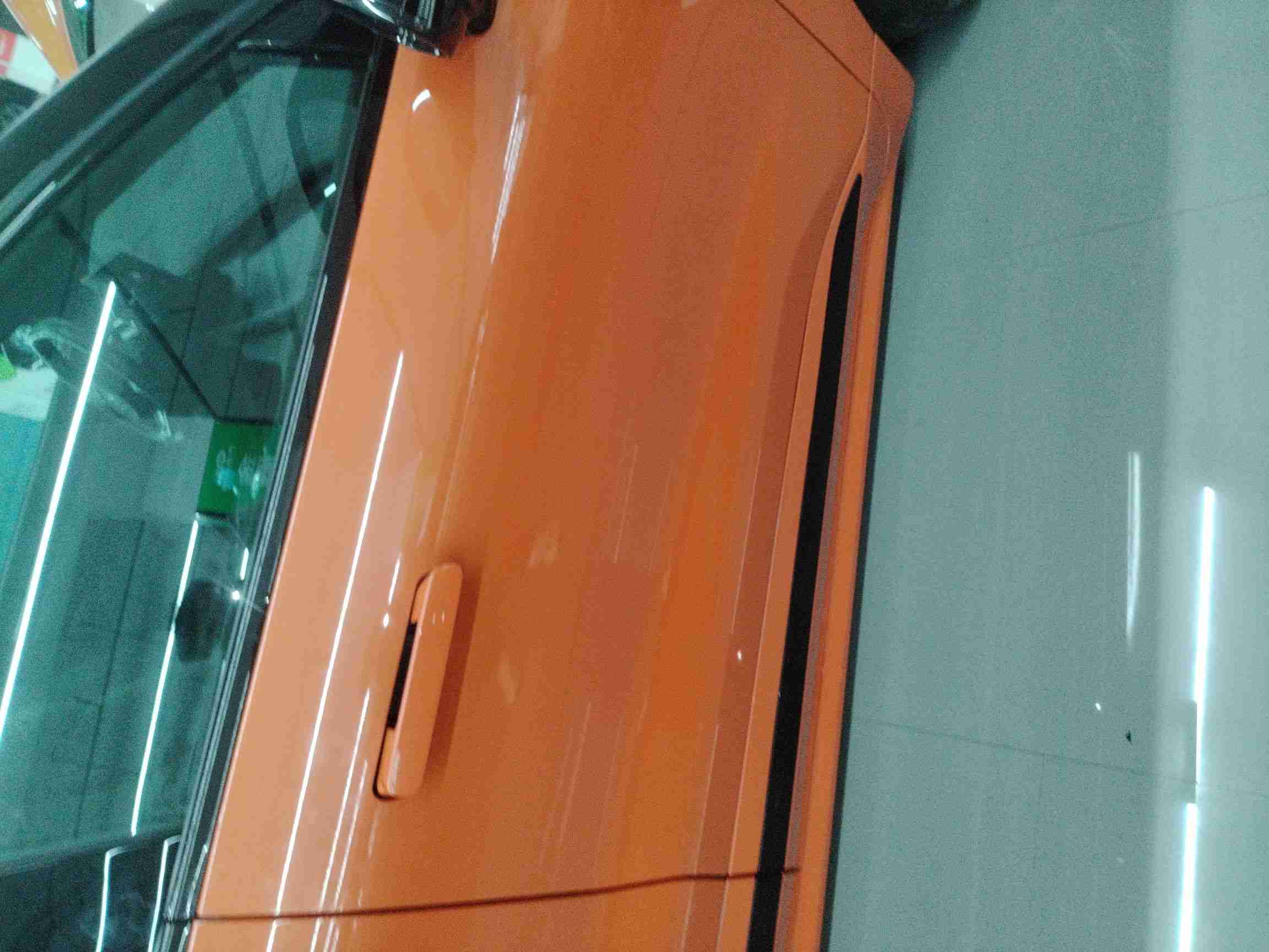右侧前门漆面修复情况实拍