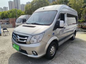 福田 图雅诺 2023款 2.0T自动吉象多功能 长轴中顶 后单胎6/7/9座