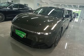 领克10 EM-P 2025款 240四驱Ultra运动版