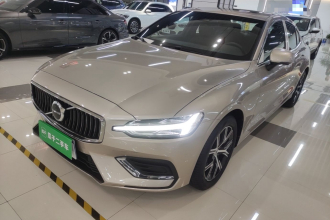 沃尔沃S60 2025款 B4 智逸豪华版