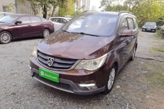 宝骏730 2014款 1.5L 手动豪华导航ESP版 7座