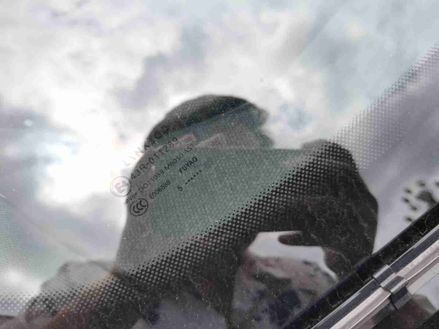 已更换的前风挡玻璃实拍