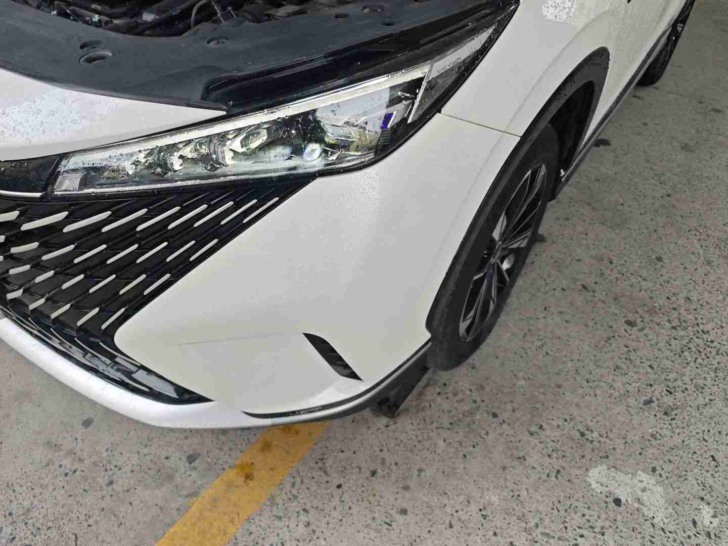 前保险杠安装位轻微偏差实拍