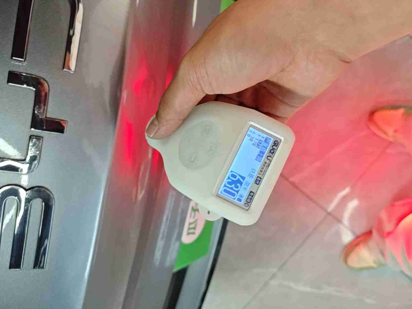 后备箱盖钣金修复痕迹实拍