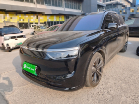 鸿蒙智行 问界M8 2025款 增程 Ultra版 53.4kWh 6座版