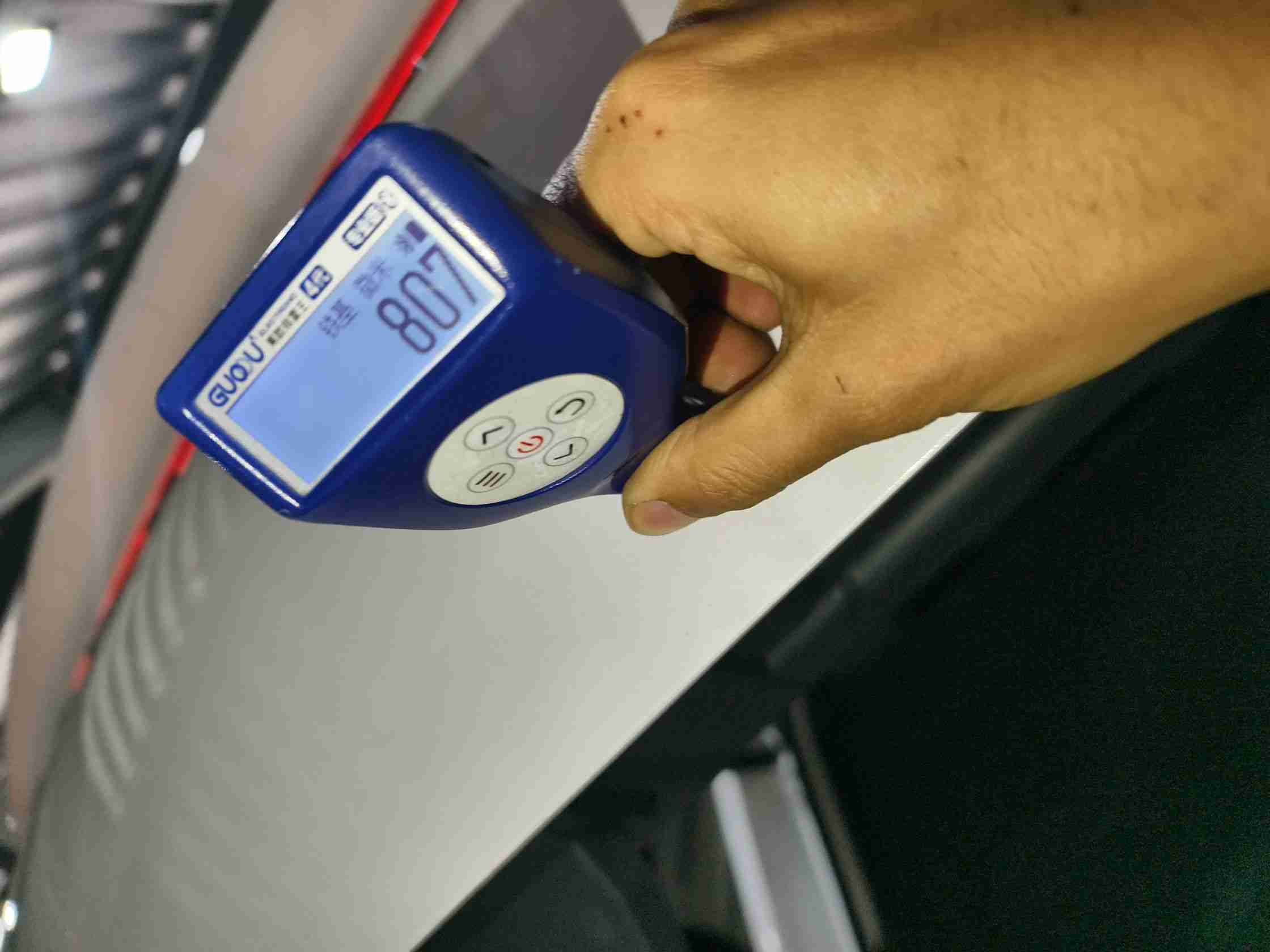 后备箱盖钣金修复痕迹实拍