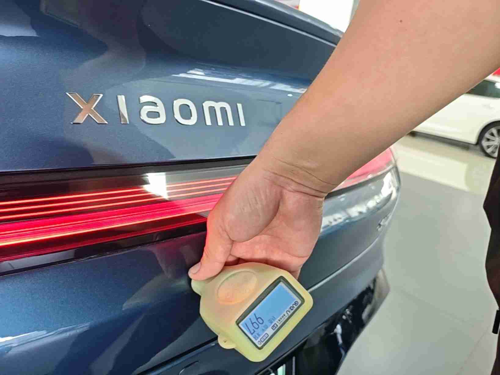 后备箱盖钣金修复痕迹实拍