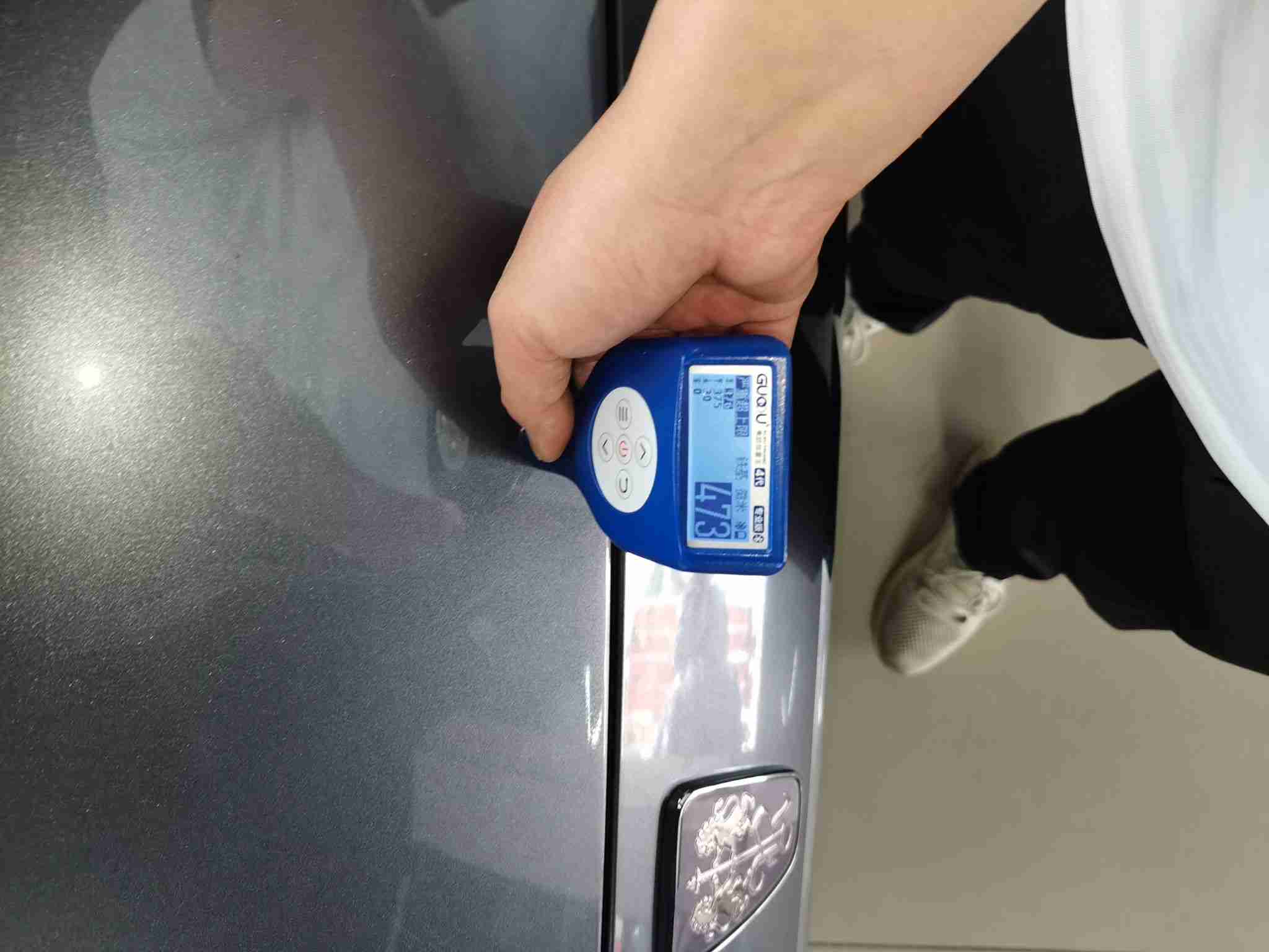 发动机舱盖漆面钣金痕迹实拍