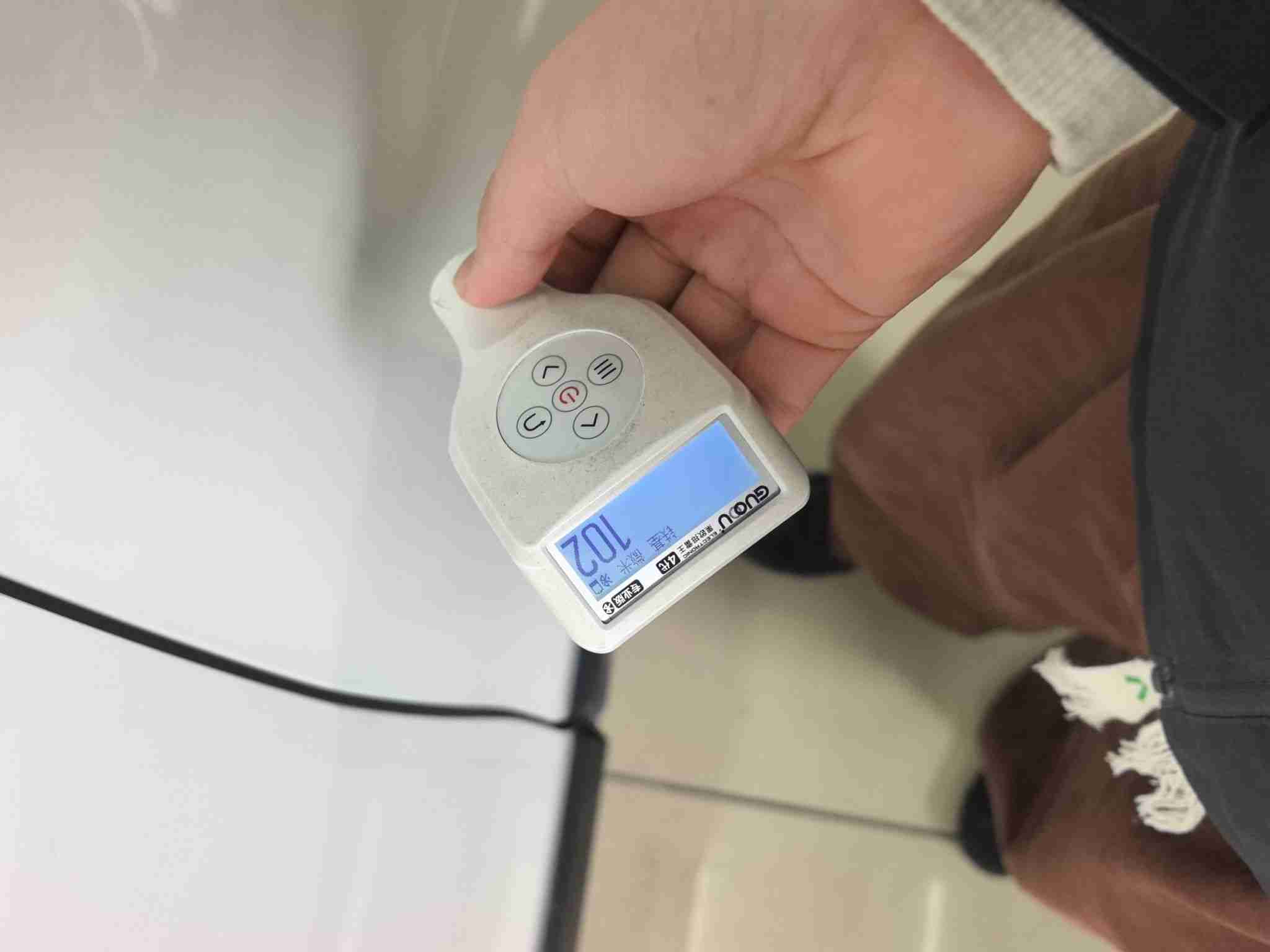 左侧后门喷漆修复痕迹实拍