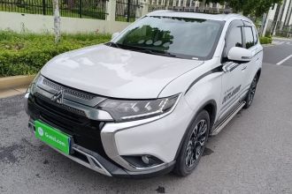 三菱 欧蓝德 2020款 2.4L 四驱致享版 7座