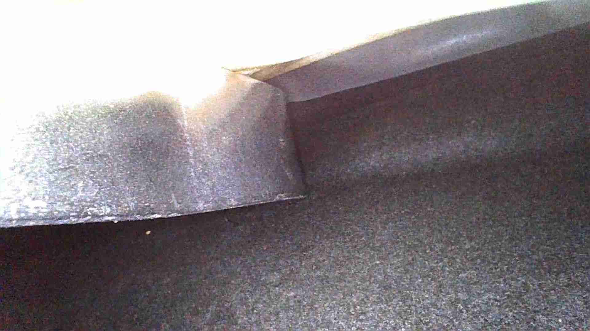 左侧门槛梁内侧浸水痕迹实拍