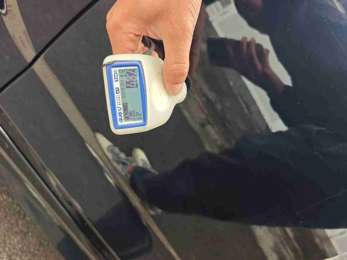 左侧前门钣金修复痕迹实拍