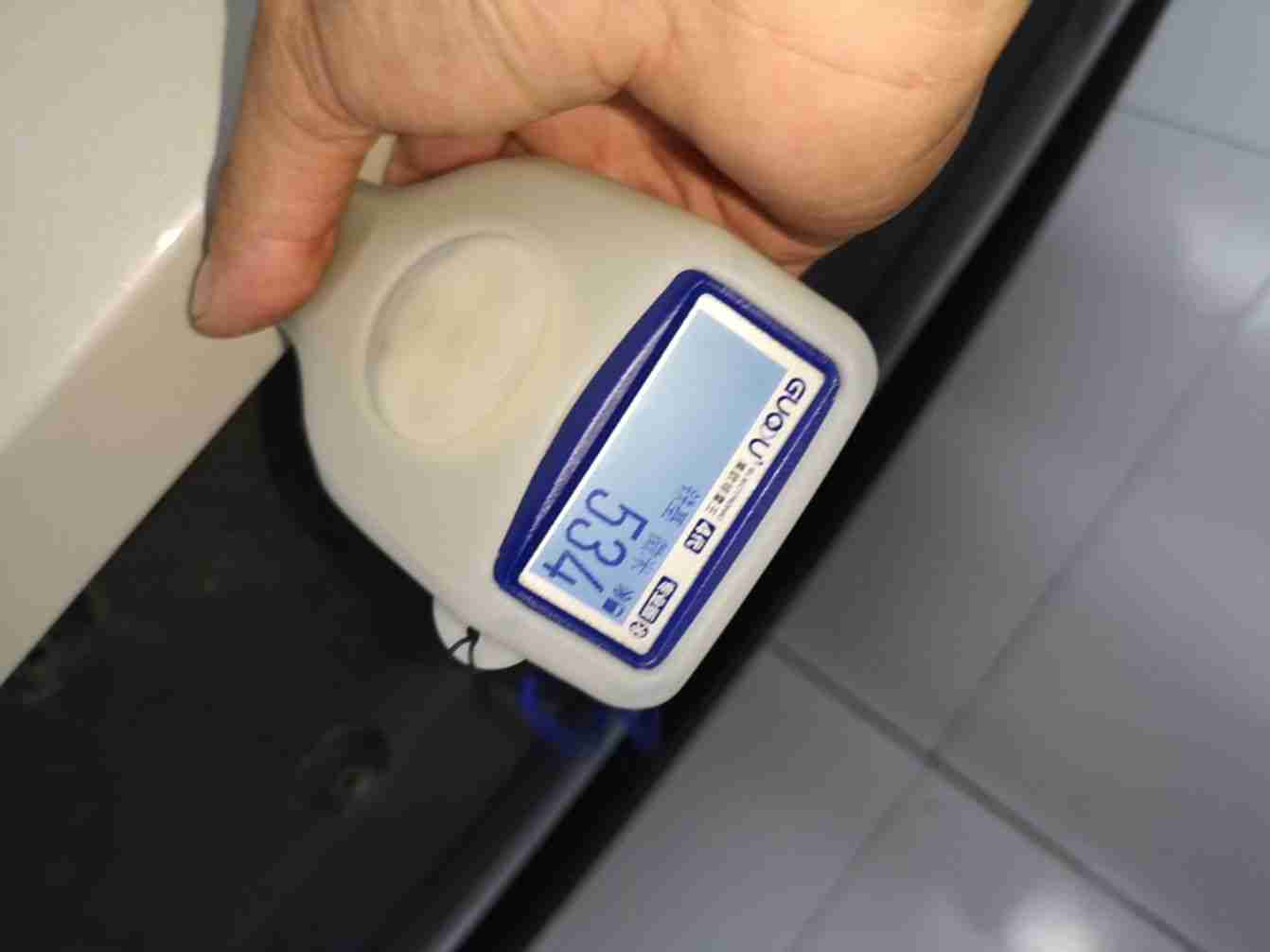 后备箱盖钣金痕迹实拍
