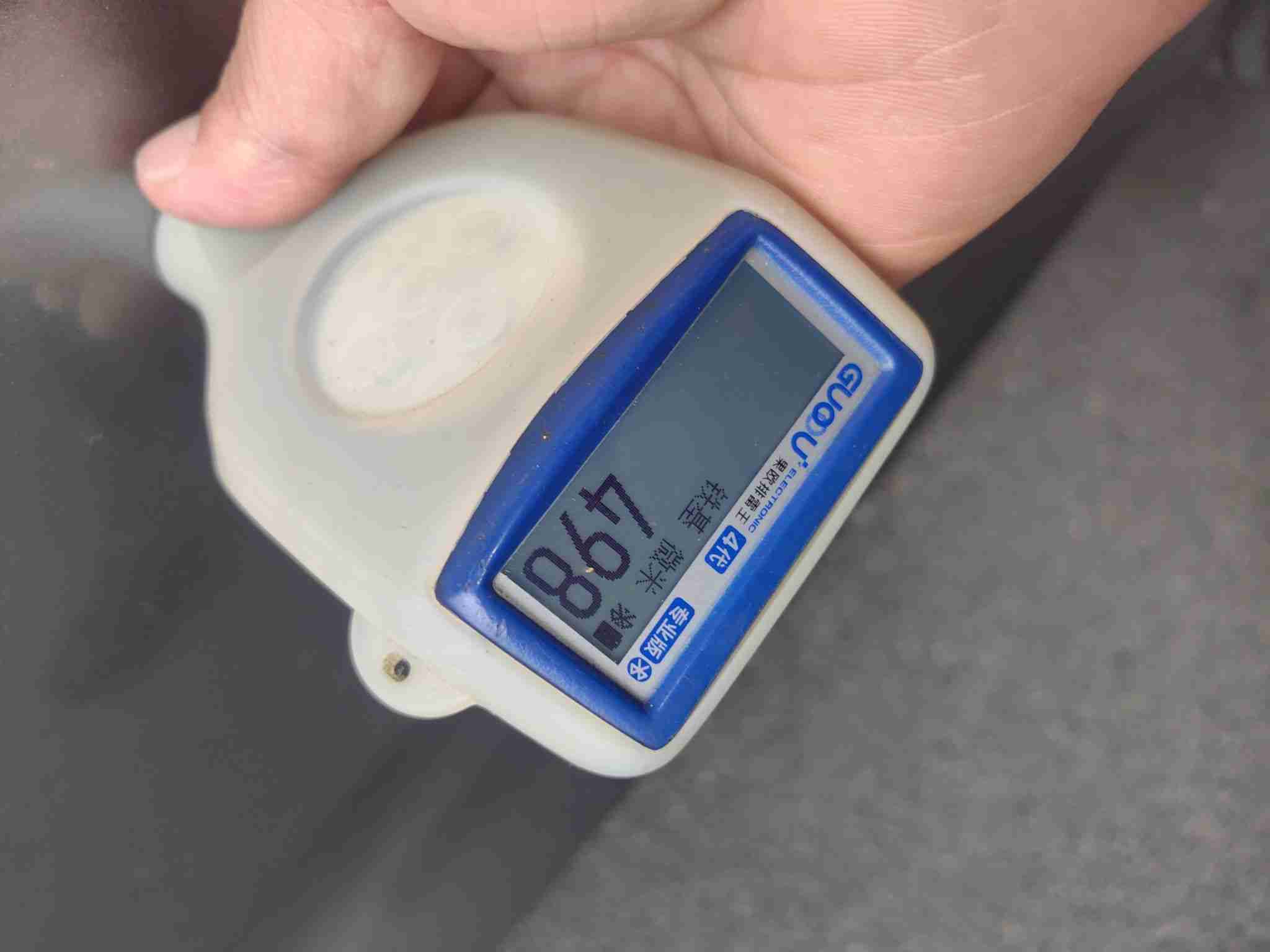 左侧前门钣金修复痕迹实拍