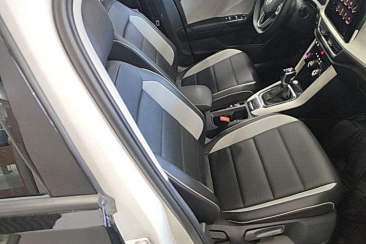 Volkswagen T-ROC фото 23